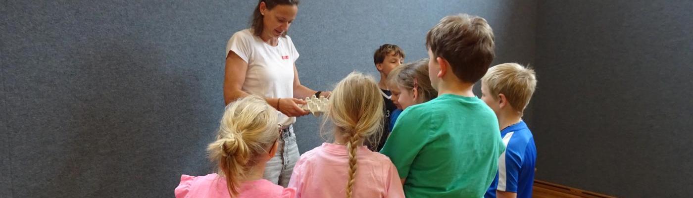 Kinder im Turnsaal Auffach