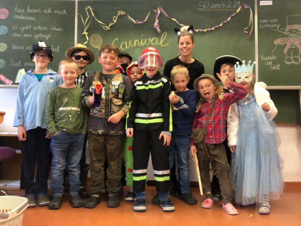 Gruppenfoto der verkleideten Kinder