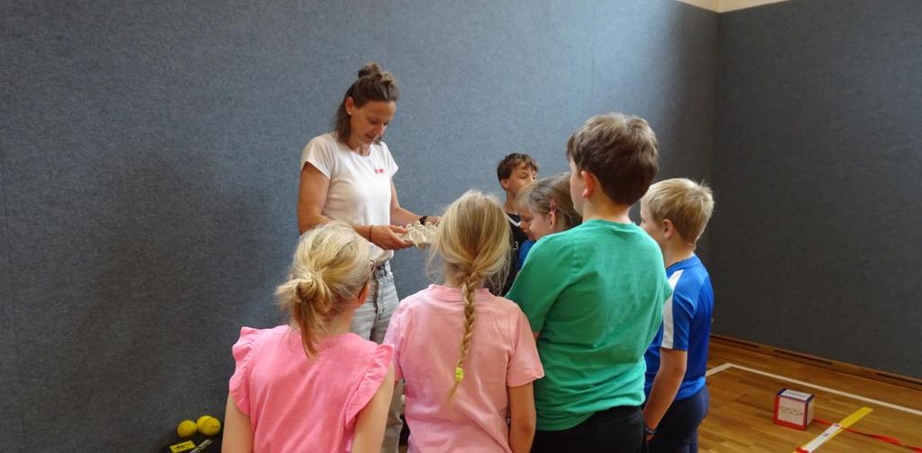 Kinder im Turnsaal Auffach