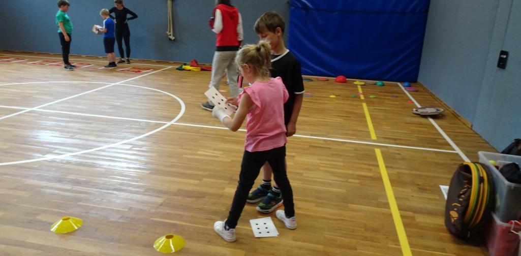 Kinder im Turnsaal Auffach