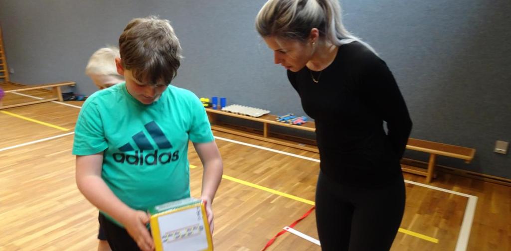 Kinder im Turnsaal Auffach