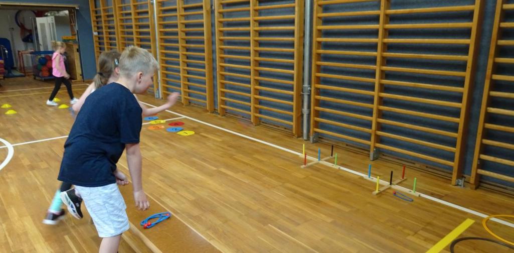 Kinder im Turnsaal Auffach