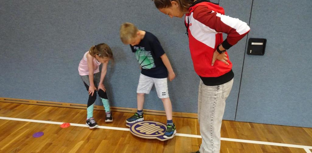 Kinder im Turnsaal Auffach